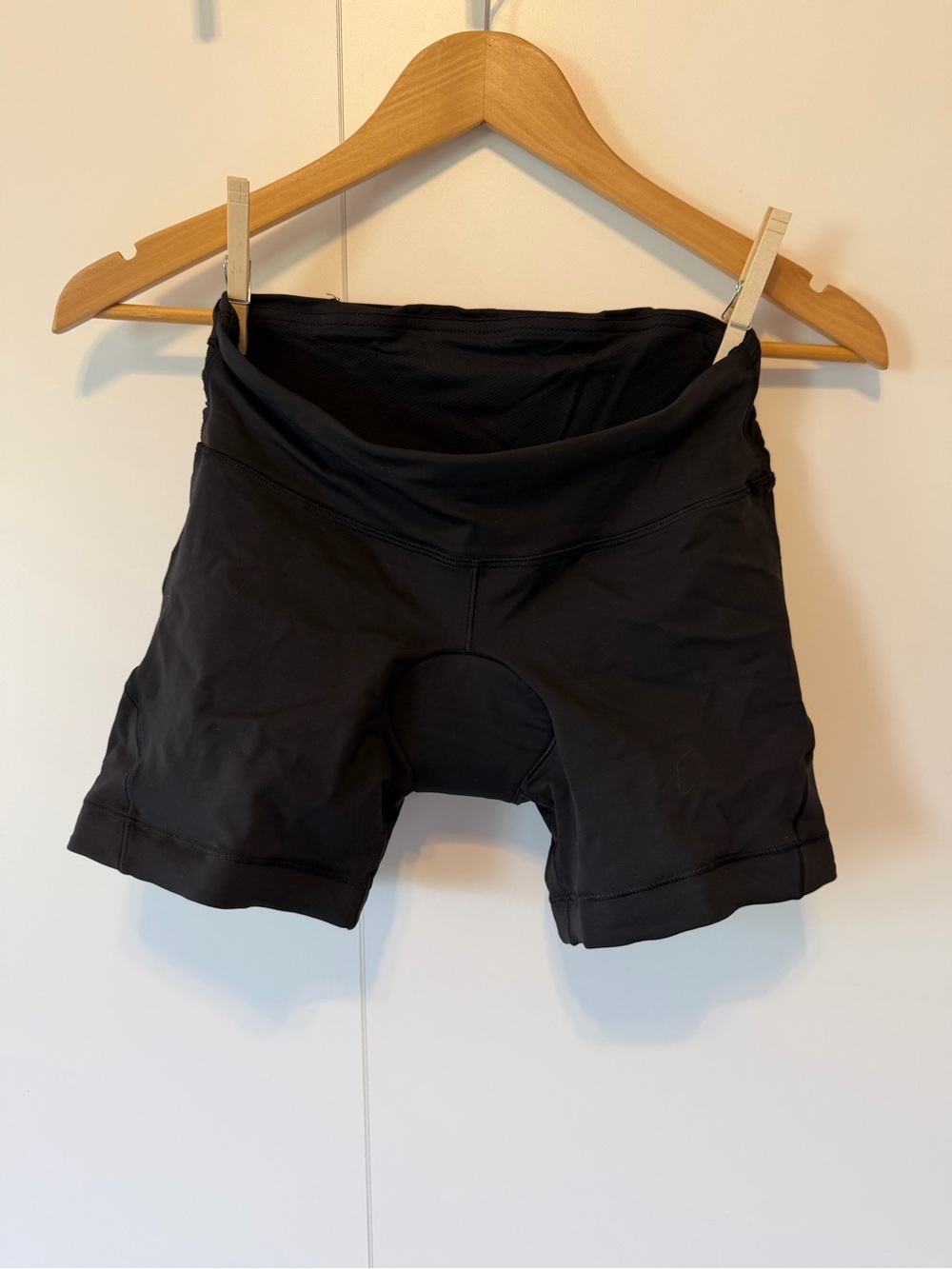lululemon athletica Black Women's Bike Cycling padded Shorts 4”